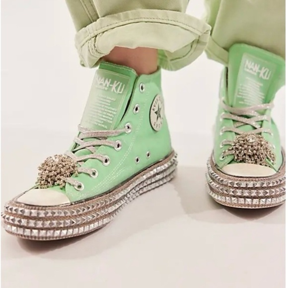 NWT Nan-Ku Cruise Women's Cruise Studded Mint Studded Hi Top Sneakers‎ Size 37